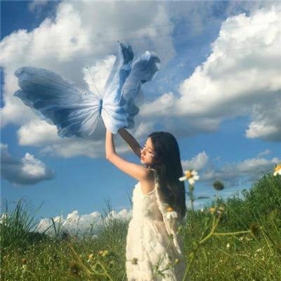 当红小花与神秘男子同车离开，公司火速否认，一夜之间引热议